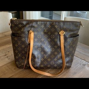 Louis Vuitton Totally MM Shoulder Tote Bag